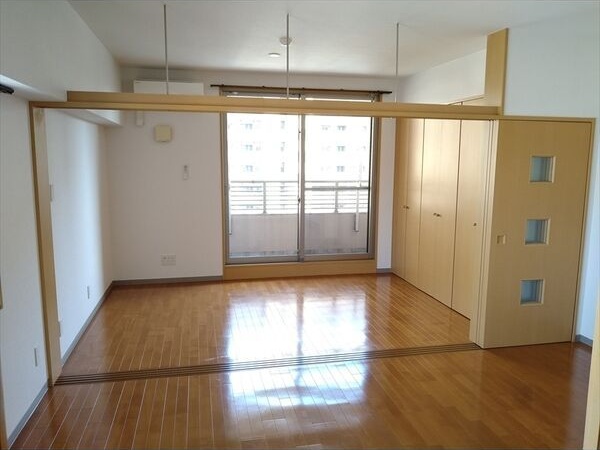 居室・リビング　※写真は同じマンションの違う部屋のものになります。