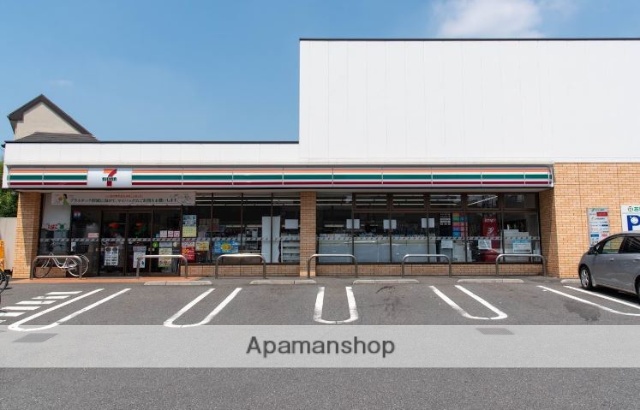 コンビニ　セブンイレブン（コンビニ）まで241m