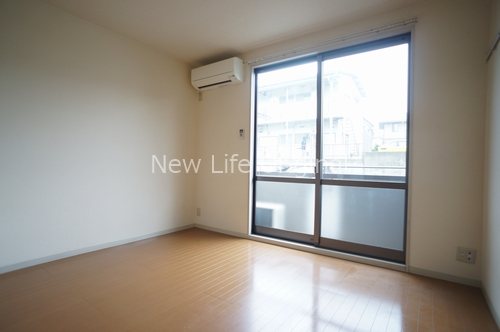 居室・リビング　夏・冬の快適生活を支えるエアコン付き☆