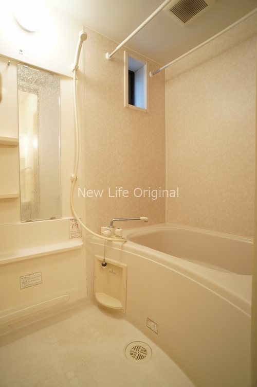 バス・シャワールーム　バスタブに浸かってゆっくりと一日の疲れを癒せます☆