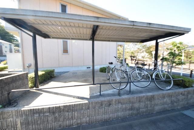 その他共有部分　☆駐輪場は屋根付きです☆