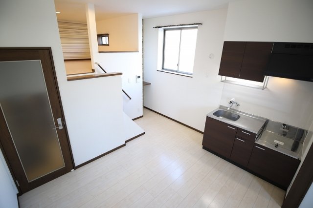 キッチン　コンパクトなキッチンで掃除もラクラク