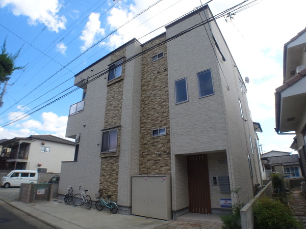 建物外観　落ち着いた雰囲気の外観です