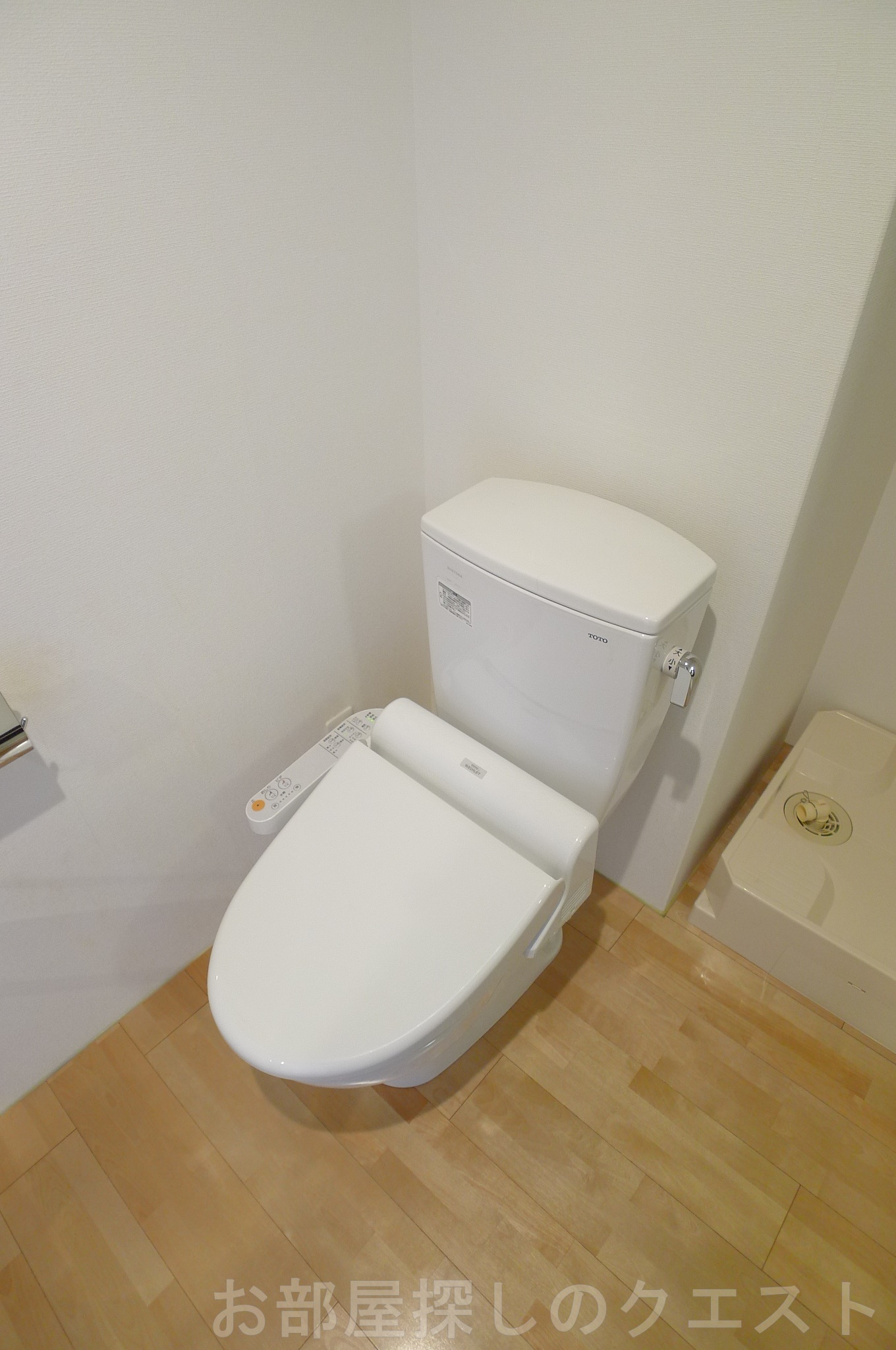 トイレ　(写真は同タイプ）