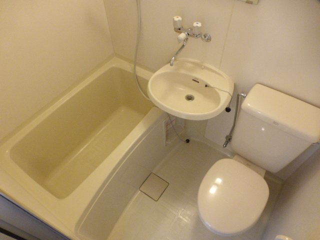 バス・シャワールーム　3点ユニット式　バスルーム