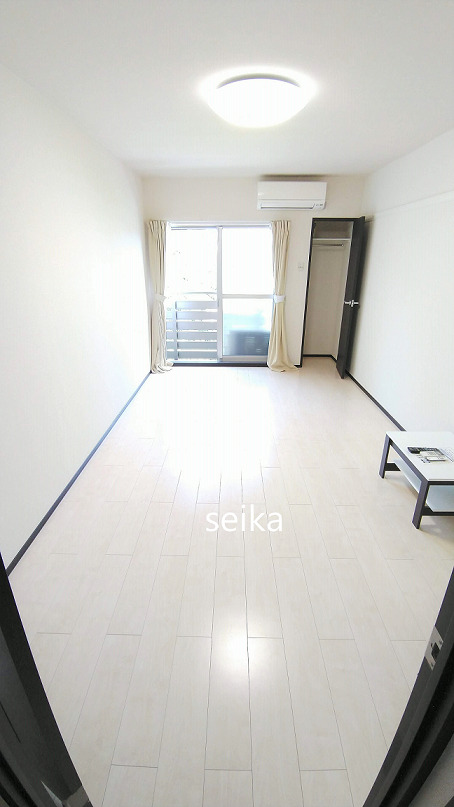 居室・リビング　建具の色は異なる場合がございます