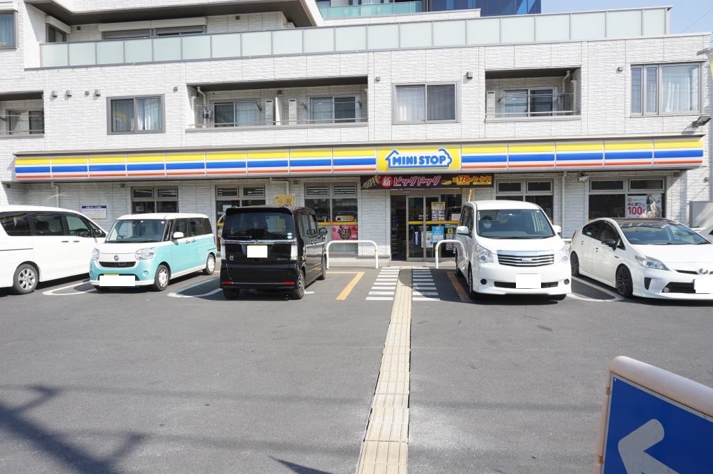 コンビニ　ミニストップ 東川口3丁目店（コンビニ）まで384m