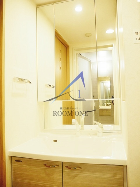 洗面設備　独立洗面台です。