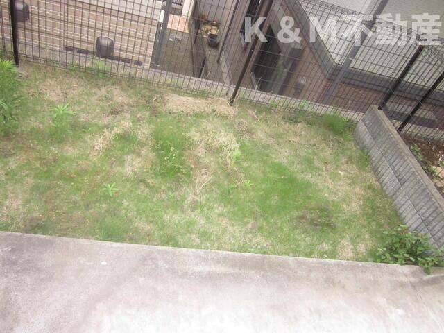 バルコニー　暖かな日差しのふりそそぐバルコニー