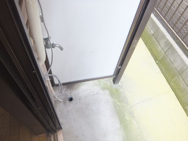 その他部屋・スペース　テラス部分の洗濯機置き場です。