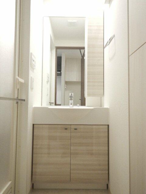 洗面設備　コンパクトで使いやすい洗面所