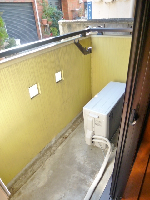 バルコニー　日のあたるバルコニー