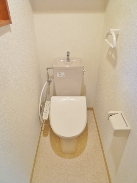 トイレ　温水洗浄便座のトイレ