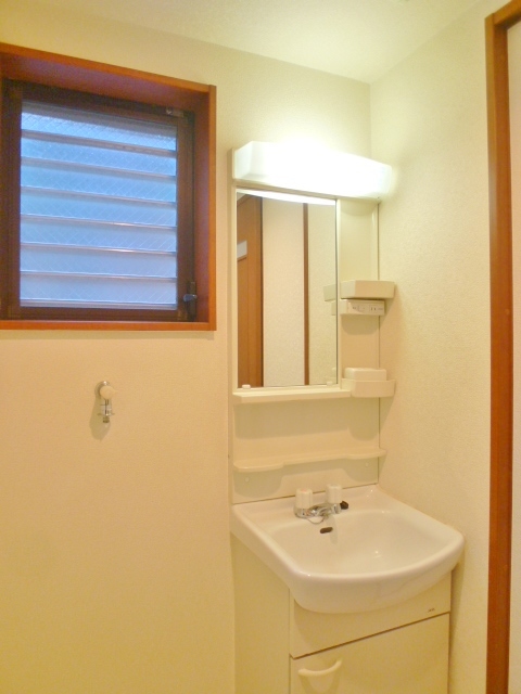 洗面設備　朝の支度に便利な独立洗面台