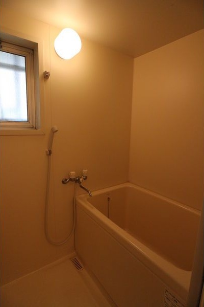 バス・シャワールーム　※写真は同じマンションの違う部屋のものになります。