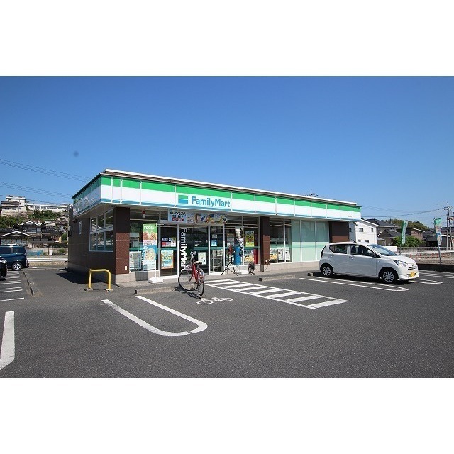 コンビニ　ファミリーマート津山沼店（コンビニ）まで560m