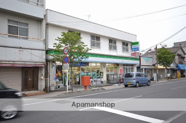コンビニ　ファミリーマート（コンビニ）まで709m