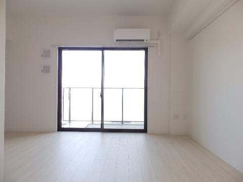 居室・リビング　室内