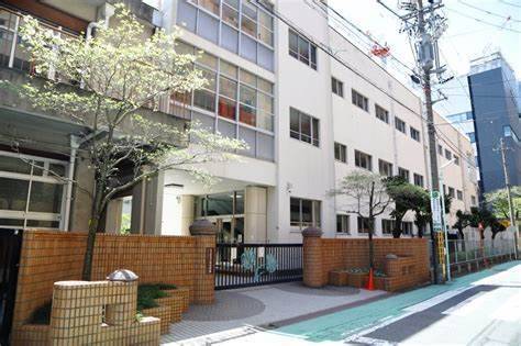 小学校　名古屋市立葵小学校（小学校）まで607m