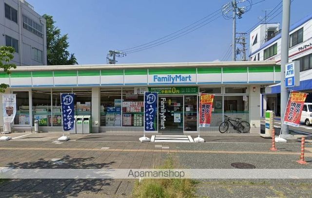 コンビニ　ファミリーマート（コンビニ）まで400m