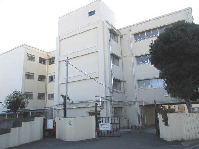 中学校　横浜市立洋光台第一中学校（中学校）まで908m