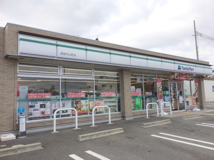 コンビニ　ファミリーマート（コンビニ）まで640m