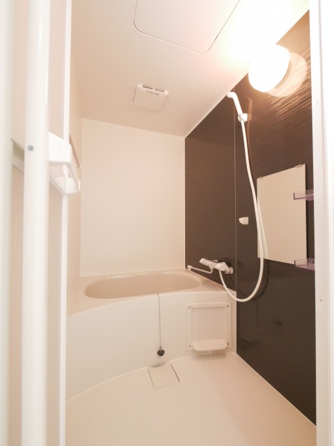 バス・シャワールーム　☆清潔感のある浴室☆