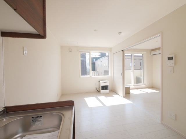 居室・リビング　☆白を基調とした明るい内装☆