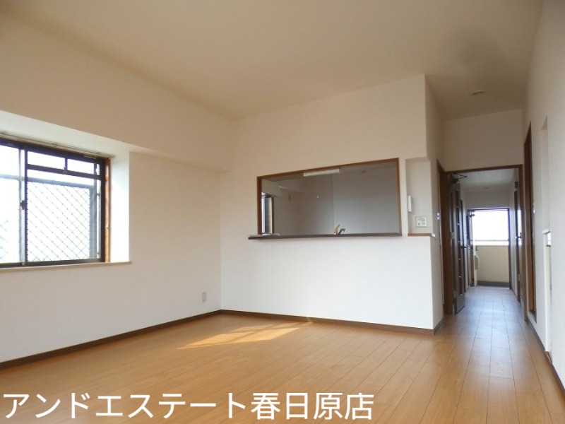 居室・リビング　日当たり良好な角部屋