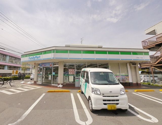 コンビニ　ファミリーマート小手指二丁目店（コンビニ）まで390m