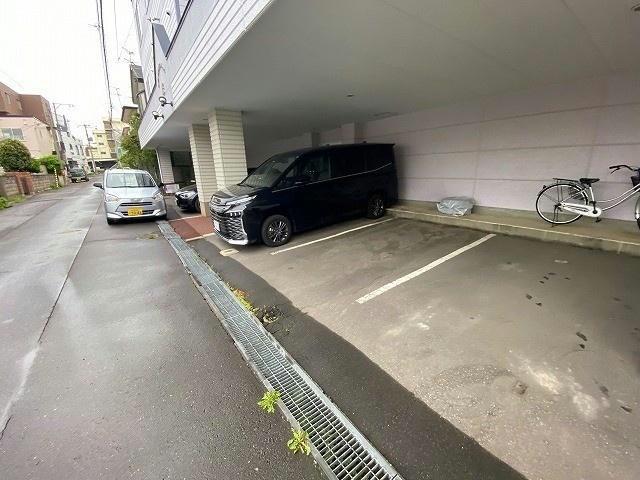 駐車場　駐車場