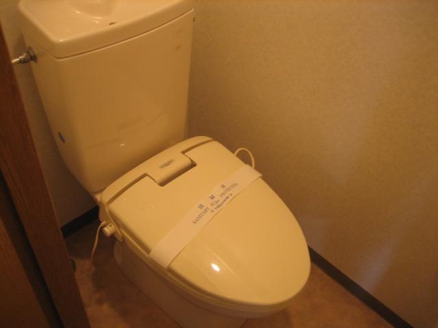 トイレ　快適な温水洗浄便座付き