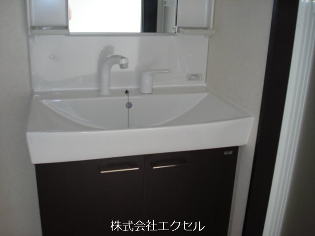 洗面設備　独立洗面台付きです。