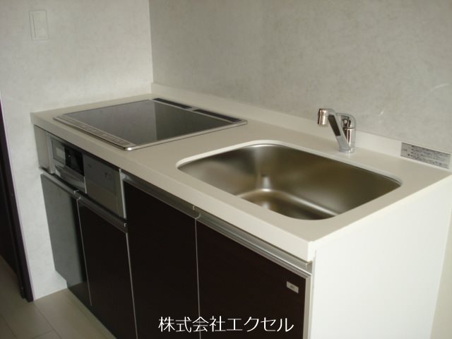 キッチン　IHクッキングヒーター付きのキッチンです。