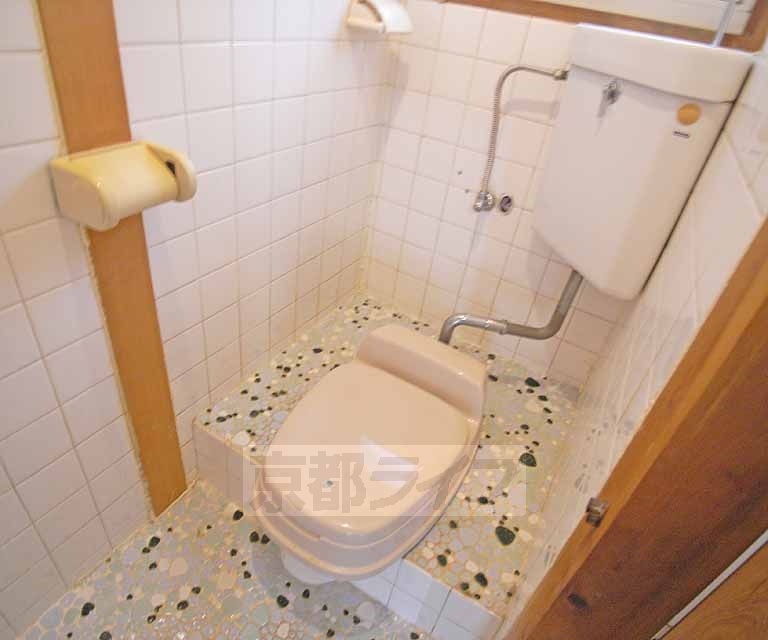 トイレ　和式トイレの洋式カバーがあります。