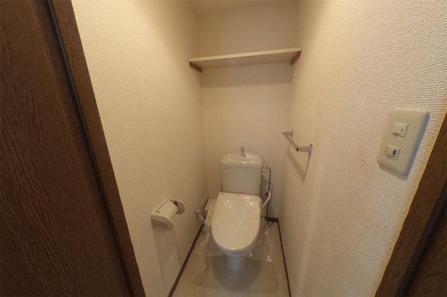 トイレ　同物件別部屋写真