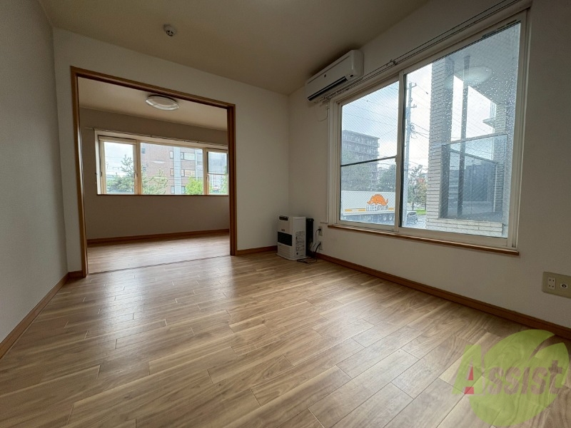 居室・リビング　明るいお部屋は気持ちよく過ごせそうですね。