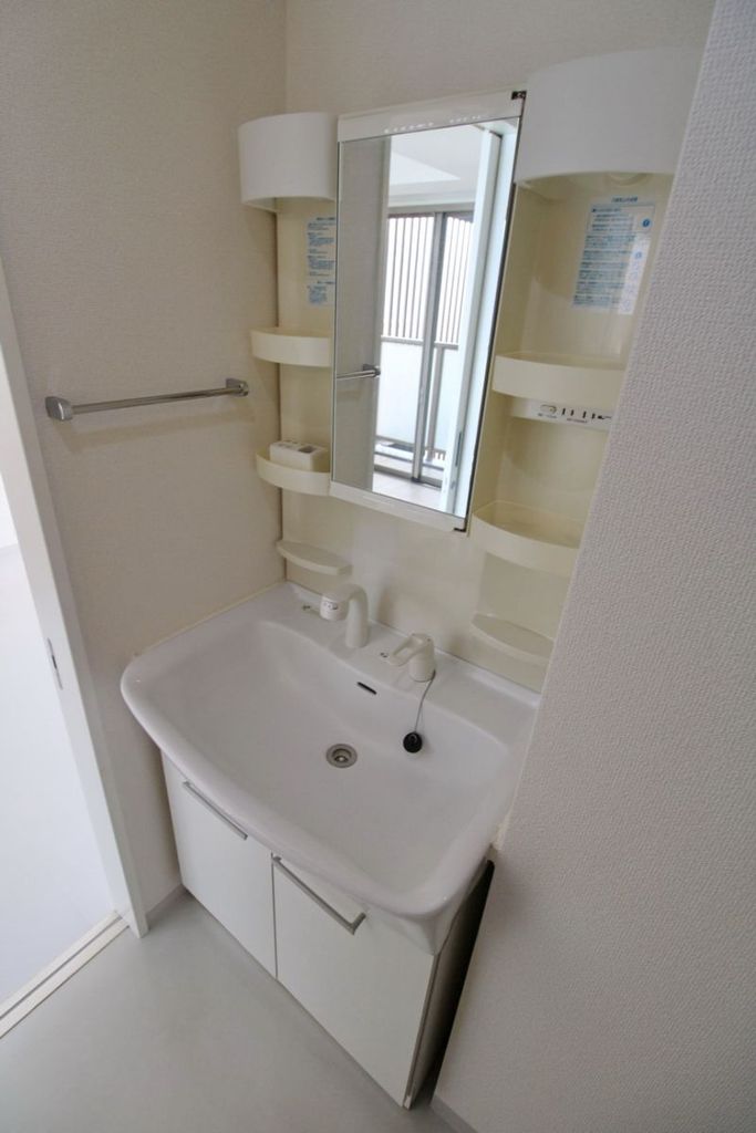 洗面設備　同物件別部屋写真