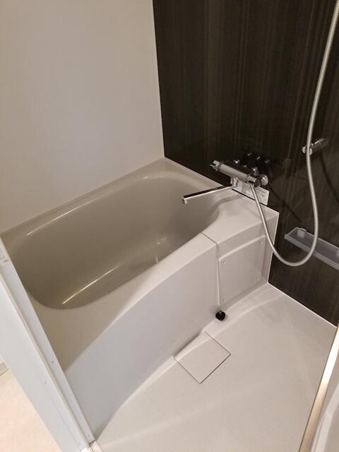 バス・シャワールーム　?