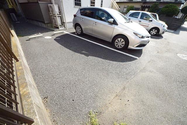 駐車場　★築浅1LDK・設備充実★