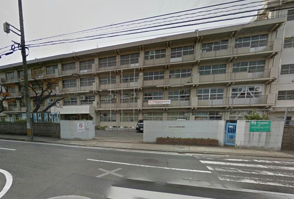 中学校　白銀中学校（中学校）まで800m