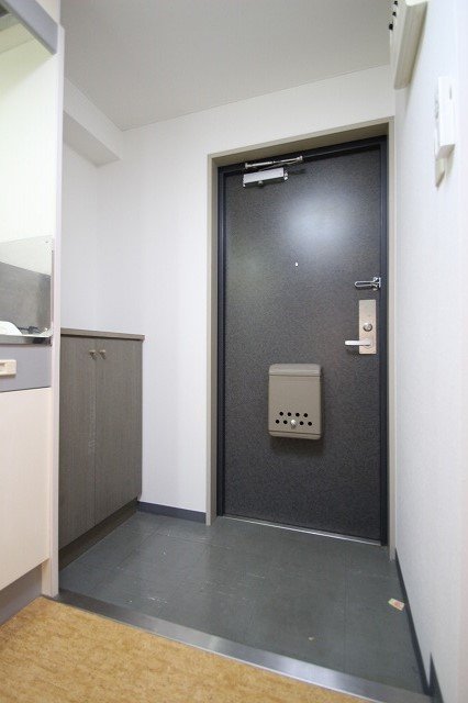 玄関　同物件別号室のものです。