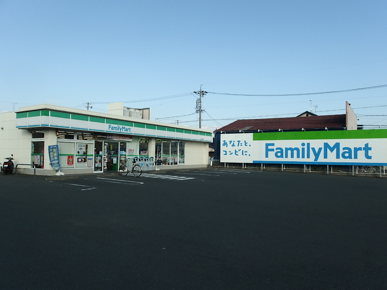 コンビニ　ファミリーマート　浜松向宿町店（コンビニ）まで489m