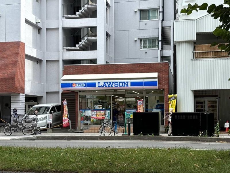 コンビニ　ローソン札幌円山南1条店（コンビニ）まで439m