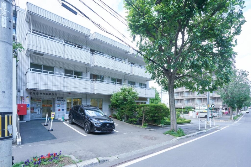 郵便局　北海道神宮前郵便局（郵便局）まで455m
