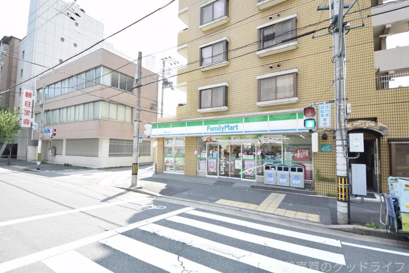 コンビニ　ファミリーマート（コンビニ）まで50m