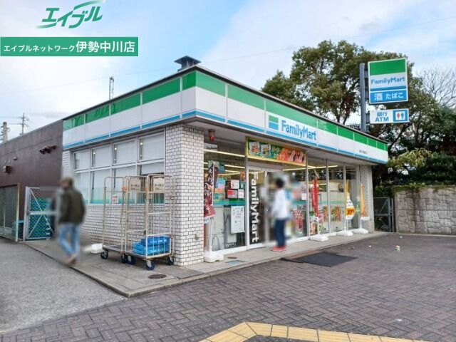 コンビニ　ファミリーマート近鉄久居駅前店（コンビニ）まで357m