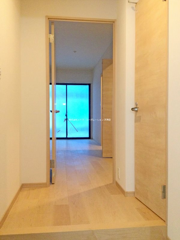 玄関　※入居中の為別部屋写真使用現状優先