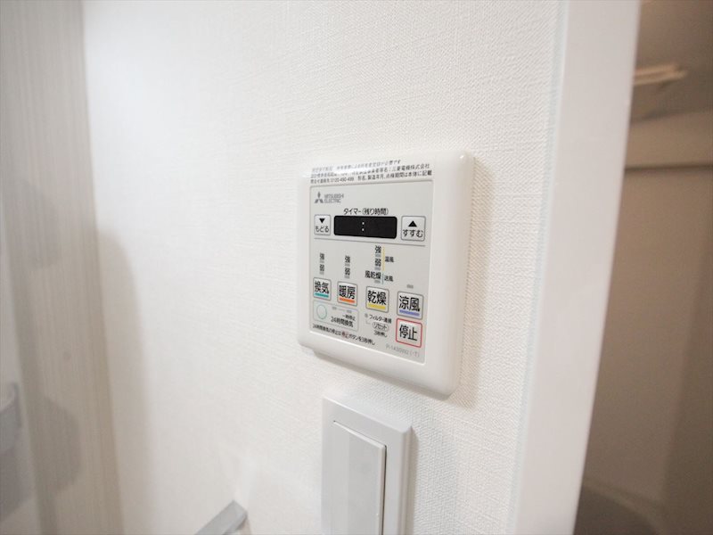 その他設備　浴室暖房乾燥機付き