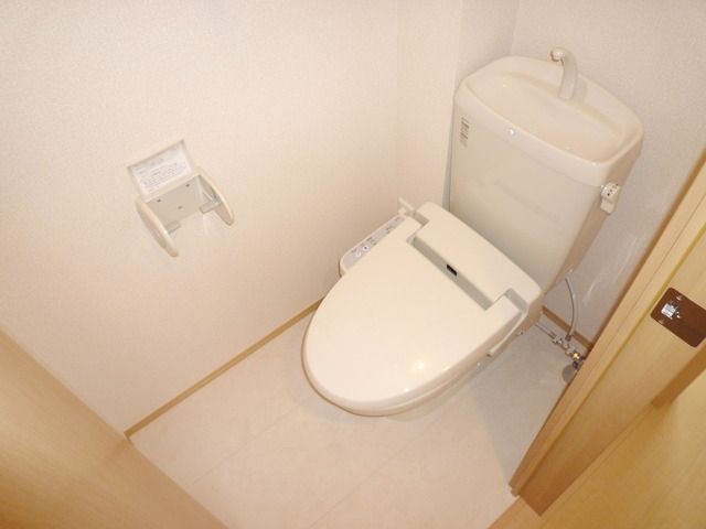 トイレ　温水洗浄便座